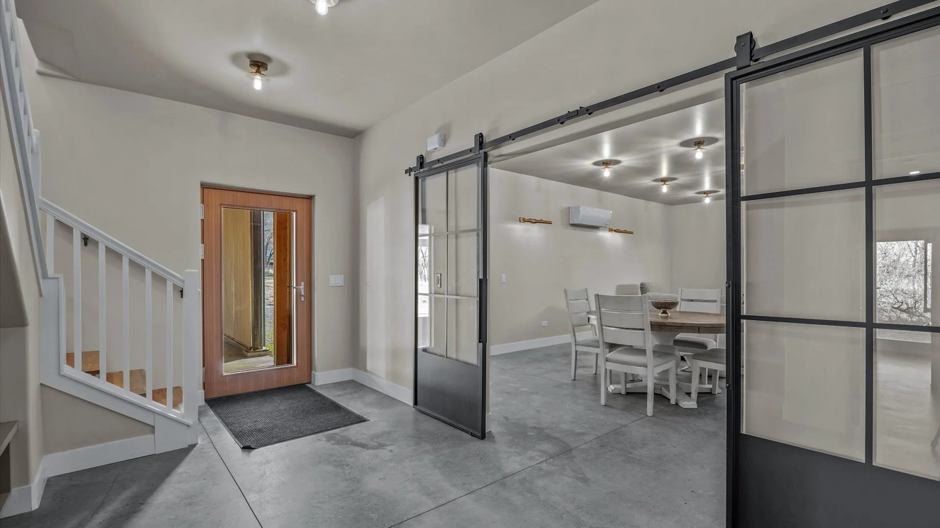 24-1970 Broadway-24.jpg