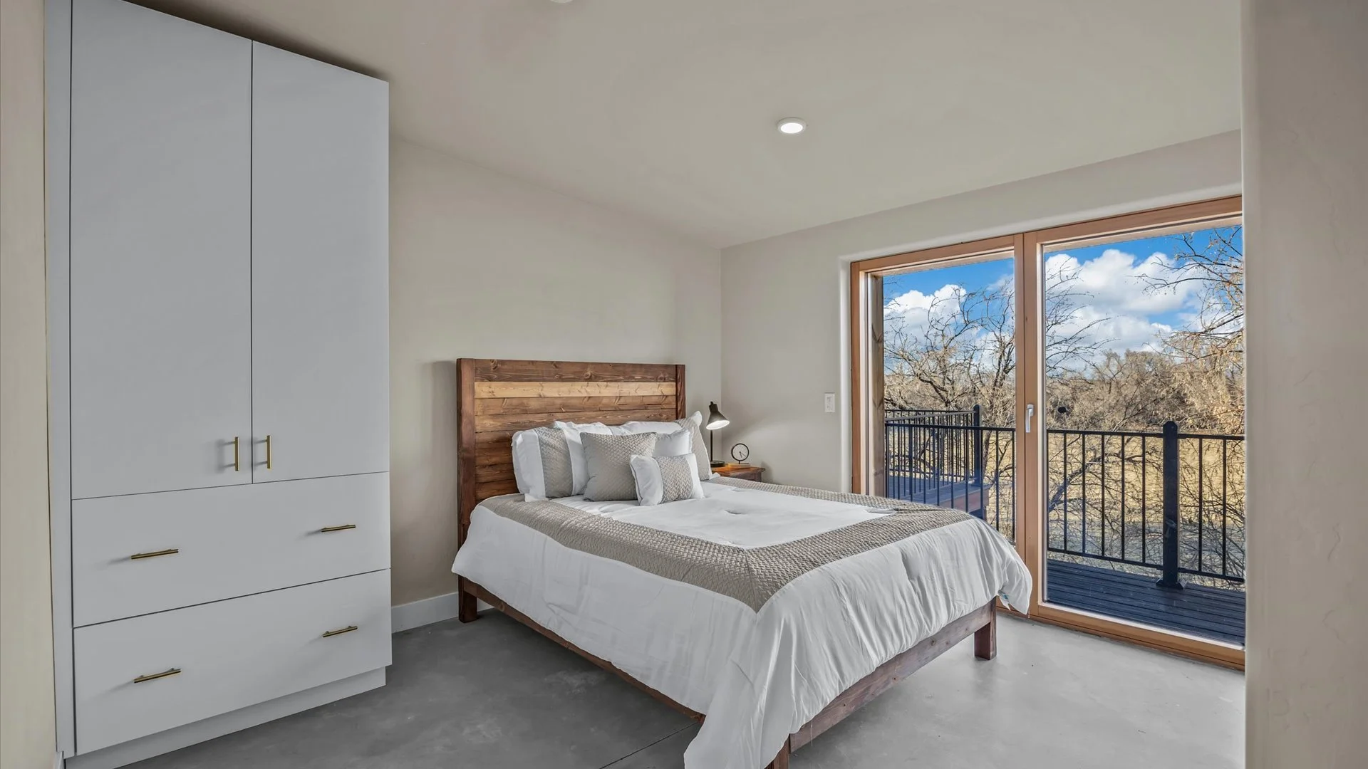 19-1970 Broadway-19.jpg