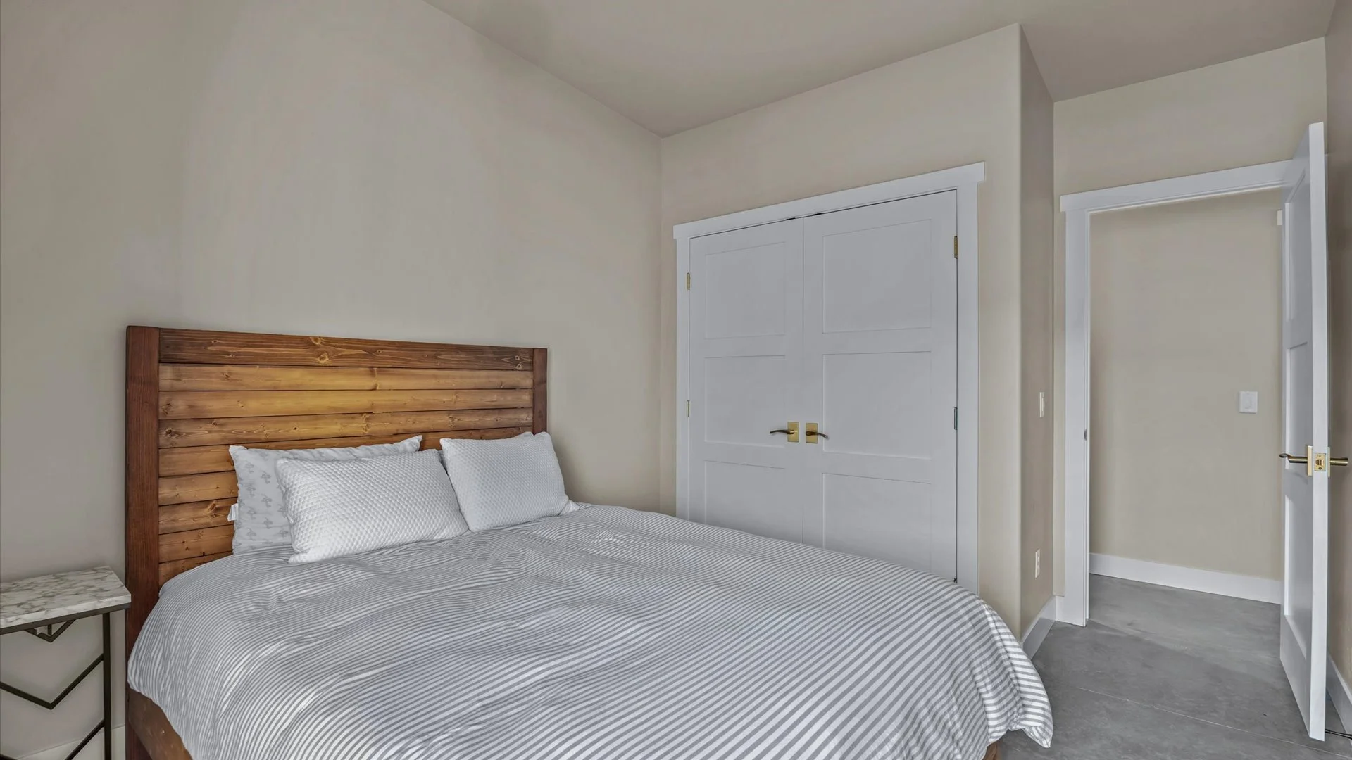 18-1970 Broadway-18.jpg